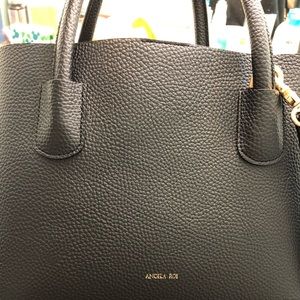 Angela Roi Cher mini